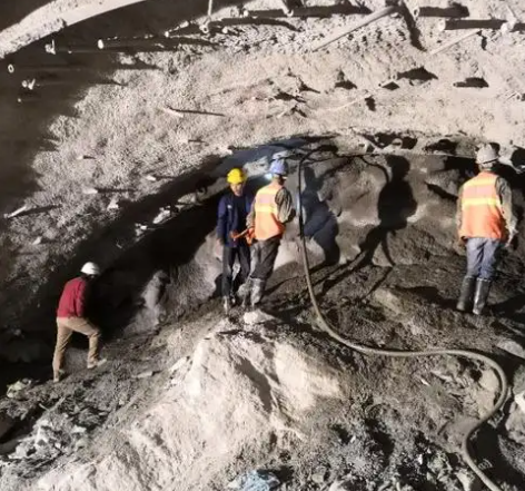 荥阳拱顶带模注浆料的施工流程及注意事项